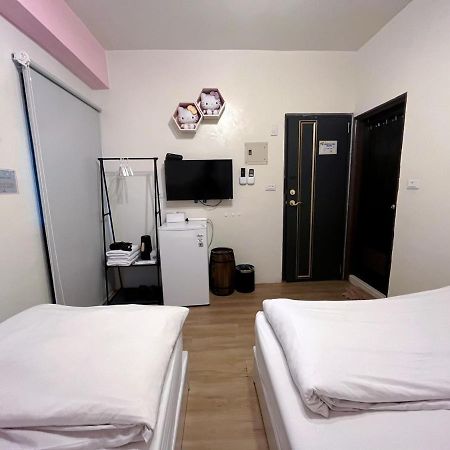 Fengchia Fun House Apartment ไถจง ภายนอก รูปภาพ