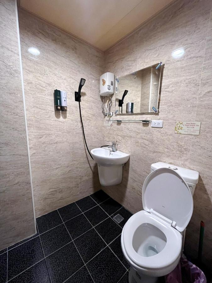 Fengchia Fun House Apartment ไถจง ภายนอก รูปภาพ