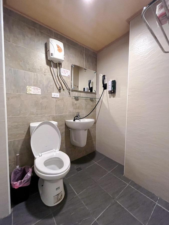 Fengchia Fun House Apartment ไถจง ภายนอก รูปภาพ