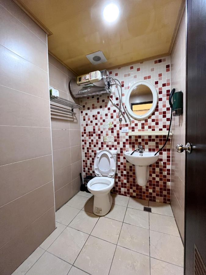 Fengchia Fun House Apartment ไถจง ภายนอก รูปภาพ