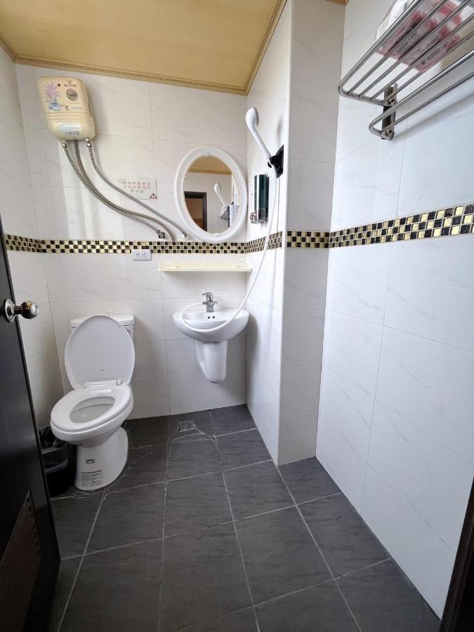 Fengchia Fun House Apartment ไถจง ภายนอก รูปภาพ