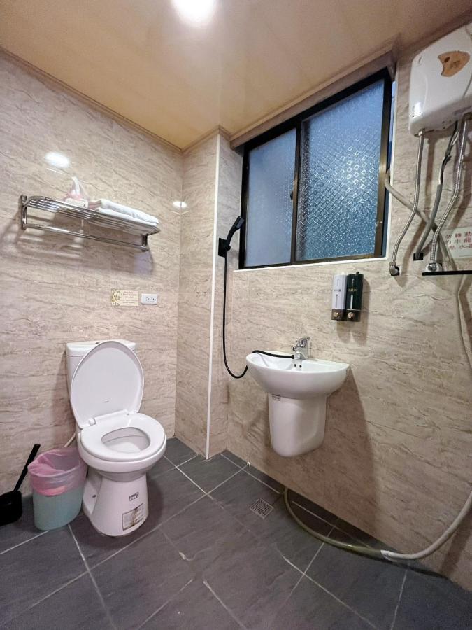 Fengchia Fun House Apartment ไถจง ภายนอก รูปภาพ